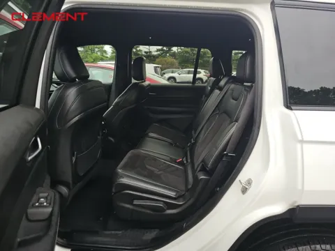 More photos of 2024 Jeep Grand Cherokee L Altitude at Clement Pre-Owned, MO
