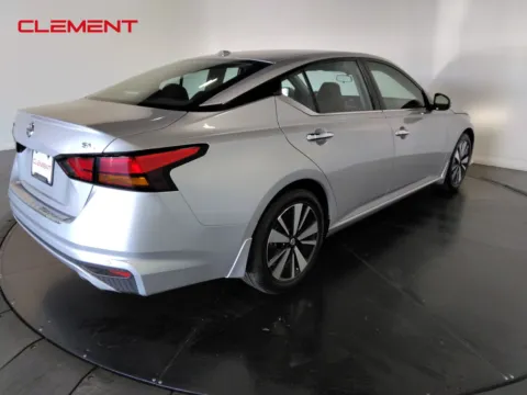 More photos of 2022 Nissan Altima 2.5 SL at Clement Pre-Owned, MO