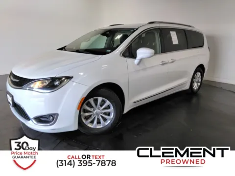 White 2018 Chrysler Pacifica Touring L for sale in Florissant, MO