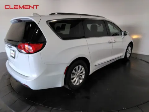 More photos of 2018 Chrysler Pacifica Touring L at Clement Pre-Owned, MO