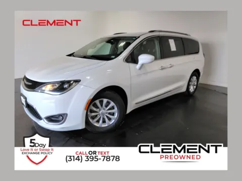 White 2018 Chrysler Pacifica Touring L for sale in Florissant, MO