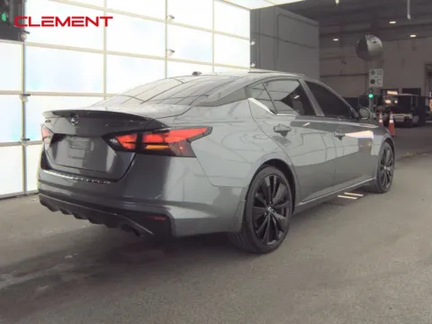More photos of 2022 Nissan Altima 2.5 SR at Clement Pre-Owned, MO