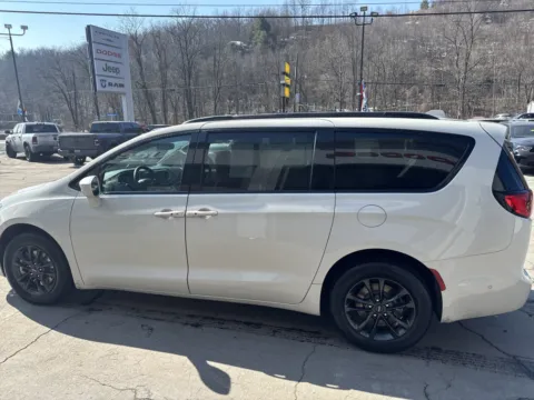 More photos of 2020 Chrysler Pacifica Launch Edition at Outten Chrysler Dodge Jeep Ram of Tamaqua, PA