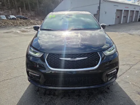 More photos of 2026 Chrysler Pacifica Select at Outten Chrysler Dodge Jeep Ram of Tamaqua, PA