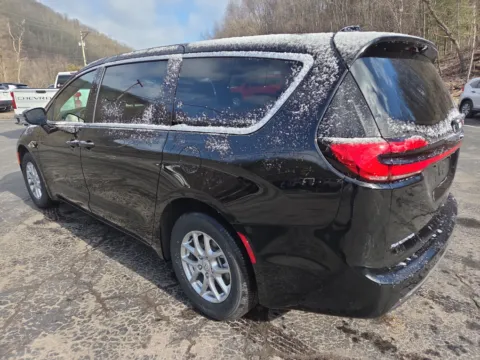 More photos of 2026 Chrysler Pacifica Select at Outten Chrysler Dodge Jeep Ram of Tamaqua, PA