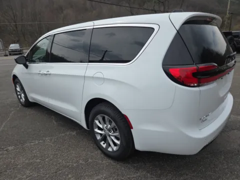 More photos of 2026 Chrysler Pacifica Select at Outten Chrysler Dodge Jeep Ram of Tamaqua, PA