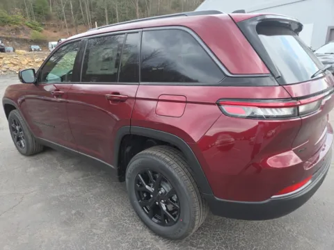 More photos of 2026 Jeep Grand Cherokee Laredo Altitude at Outten Chrysler Dodge Jeep Ram of Tamaqua, PA