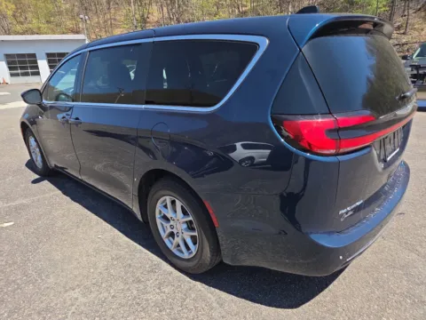 More photos of 2025 Chrysler Pacifica Select at Outten Chrysler Dodge Jeep Ram of Tamaqua, PA