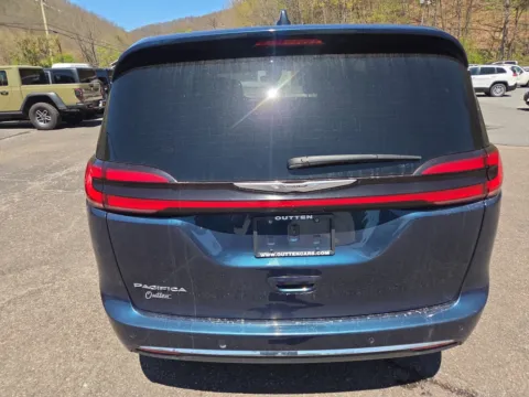More photos of 2025 Chrysler Pacifica Select at Outten Chrysler Dodge Jeep Ram of Tamaqua, PA