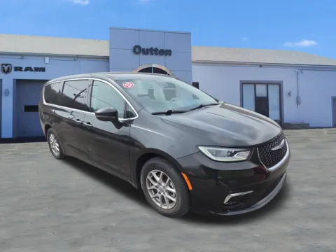 Black 2023 Chrysler Pacifica Touring L for sale in Tamaqua, PA