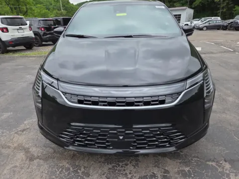More photos of 2027 Chrysler Pacifica Select at Outten Chrysler Dodge Jeep Ram of Tamaqua, PA