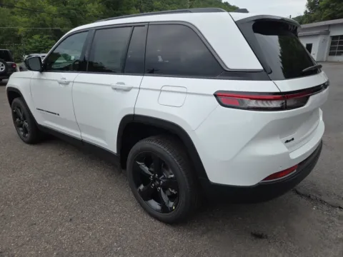 More photos of 2026 Jeep Grand Cherokee Limited at Outten Chrysler Dodge Jeep Ram of Tamaqua, PA