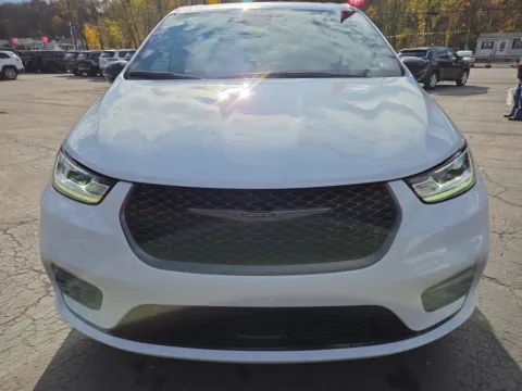 More photos of 2026 Chrysler Pacifica 100th Anniv. Select at Outten Chrysler Dodge Jeep Ram of Tamaqua, PA