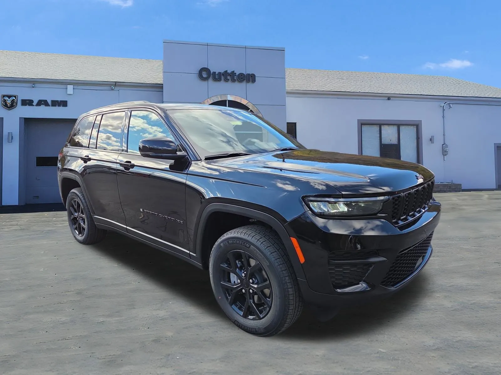 2025 Jeep Grand Cherokee Altitude's photo