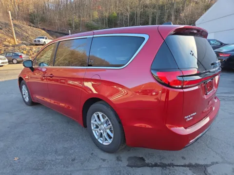 More photos of 2026 Chrysler Pacifica Select at Outten Chrysler Dodge Jeep Ram of Tamaqua, PA