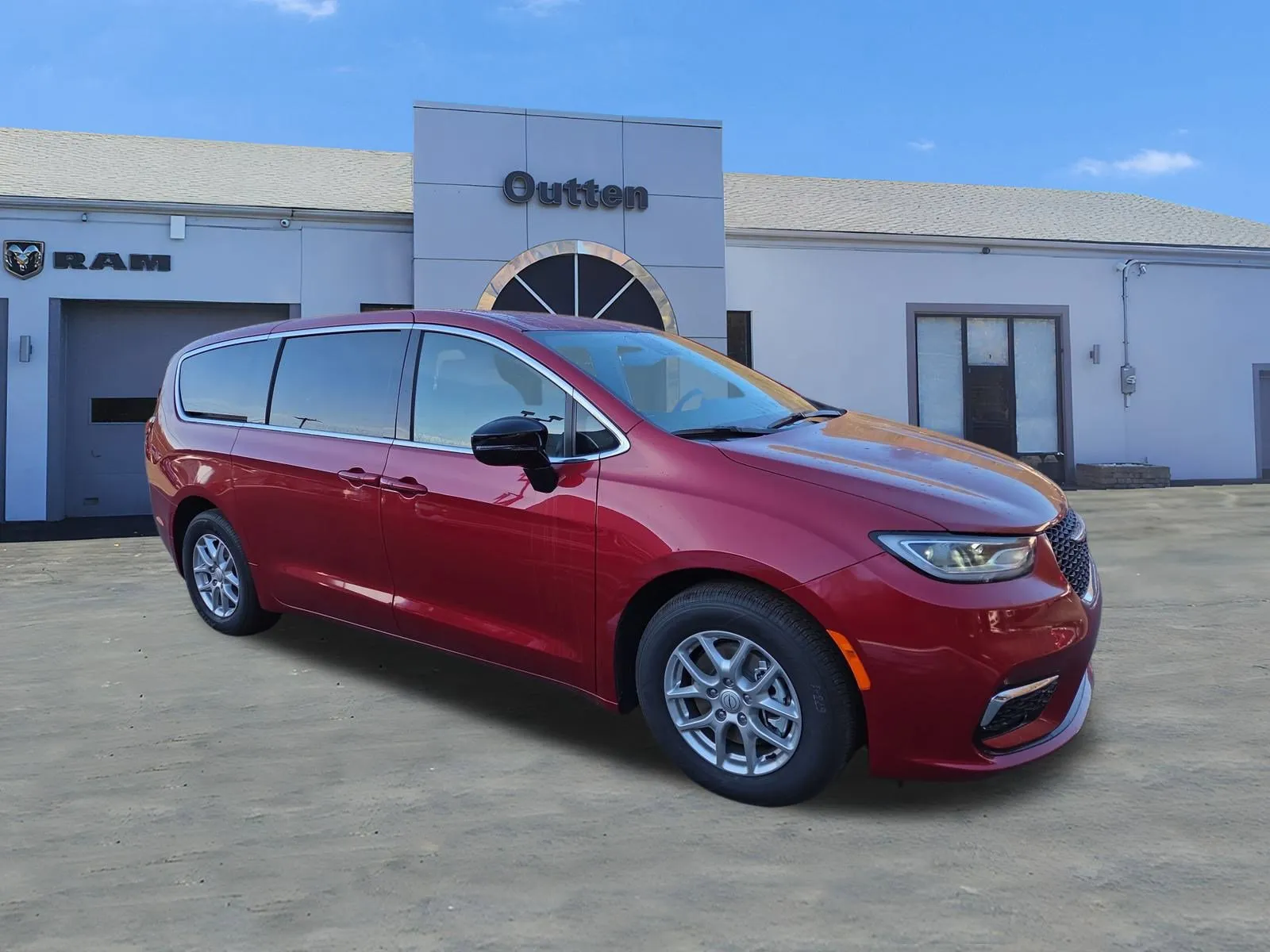 2026 Chrysler Pacifica Select's photo