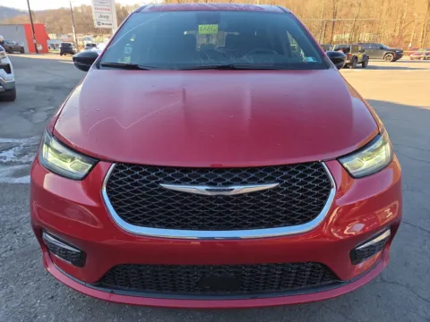 More photos of 2026 Chrysler Pacifica Select at Outten Chrysler Dodge Jeep Ram of Tamaqua, PA