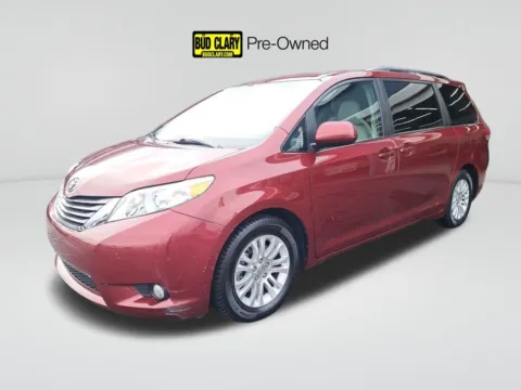 Red 2014 Toyota Sienna L for sale in Auburn, WA