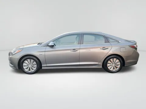 Photos of 2017 Hyundai Sonata Hybrid SE for sale in Auburn, WA at Auburn CDJR