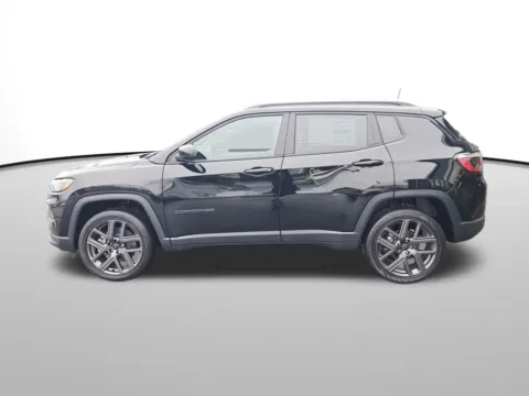 Photos of 2026 Jeep Compass Latitude for sale in Auburn, WA at Auburn CDJR