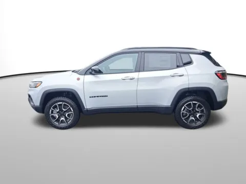 Photos of 2026 Jeep Compass Trailhawk for sale in Auburn, WA at Auburn CDJR