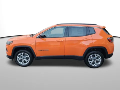 Photos of 2026 Jeep Compass Latitude for sale in Auburn, WA at Auburn CDJR