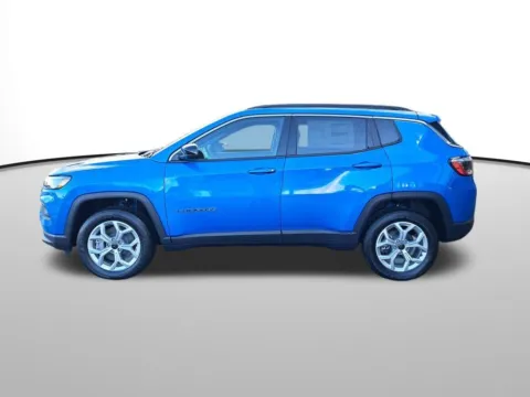Photos of 2026 Jeep Compass Latitude for sale in Auburn, WA at Auburn CDJR