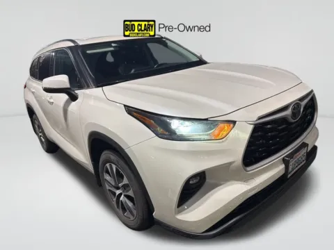 White 2021 Toyota Highlander XLE for sale in Auburn, WA