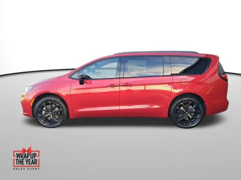 Photos of 2026 Chrysler Pacifica Limited for sale in Auburn, WA at Auburn CDJR