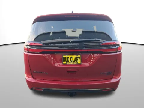 More photos of 2026 Chrysler Pacifica Limited at Auburn CDJR, WA