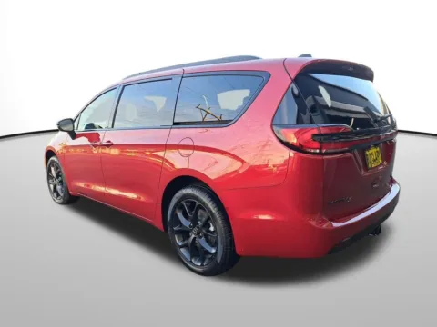 Another view of 2026 Chrysler Pacifica Limited for sale in Auburn, WA at Auburn CDJR