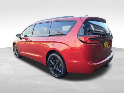 Another view of 2026 Chrysler Pacifica Limited for sale in Auburn, WA at Bud Clary Auburn CDJR