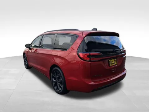 Another view of 2026 Chrysler Pacifica Select for sale in Auburn, WA at Bud Clary Auburn CDJR