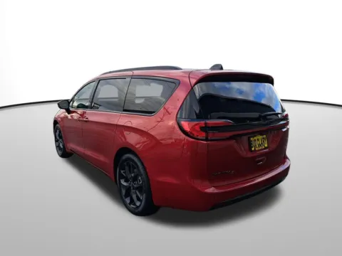 Another view of 2026 Chrysler Pacifica Select for sale in Auburn, WA at Auburn CDJR