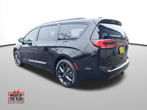 Another view of 2026 Chrysler Pacifica Limited for sale in Auburn, WA at Auburn CDJR