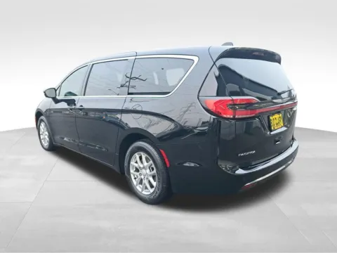 Another view of 2026 Chrysler Pacifica Select for sale in Auburn, WA at Bud Clary Auburn CDJR