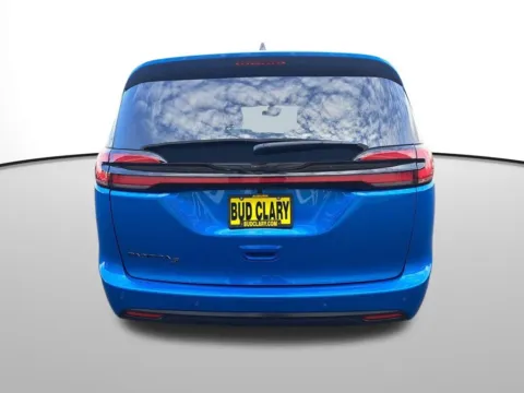 More photos of 2026 Chrysler Pacifica Select at Auburn CDJR, WA