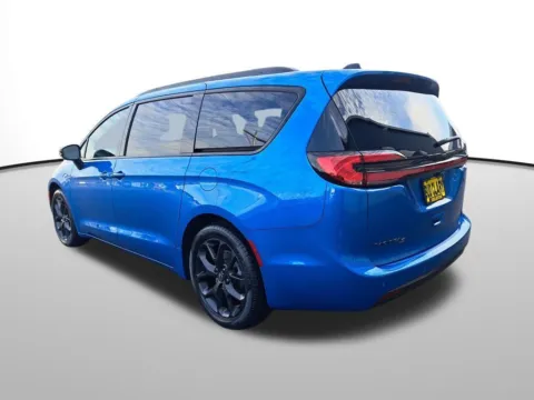 Another view of 2026 Chrysler Pacifica Select for sale in Auburn, WA at Auburn CDJR