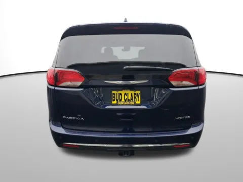 More photos of 2017 Chrysler Pacifica Limited at Auburn CDJR, WA