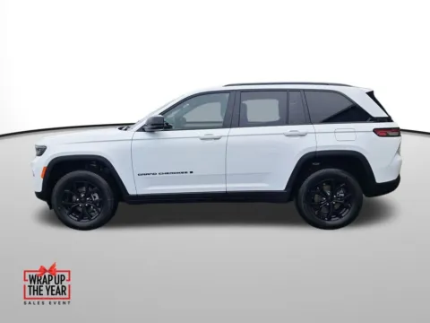 Photos of 2025 Jeep Grand Cherokee Altitude X for sale in Auburn, WA at Auburn CDJR