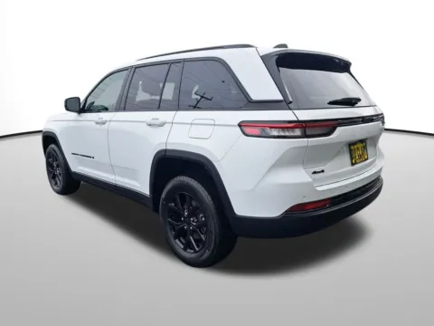 Another view of 2025 Jeep Grand Cherokee Altitude X for sale in Auburn, WA at Auburn CDJR