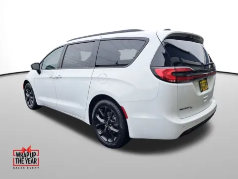 Another view of 2026 Chrysler Pacifica Select for sale in Auburn, WA at Auburn CDJR