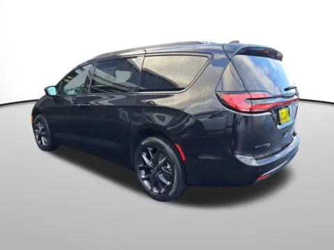 Another view of 2026 Chrysler Pacifica Select for sale in Auburn, WA at Auburn CDJR