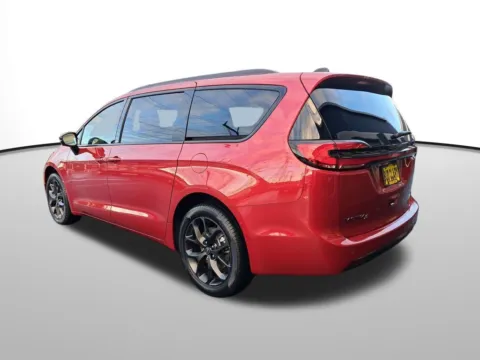 Another view of 2026 Chrysler Pacifica Select for sale in Auburn, WA at Auburn CDJR