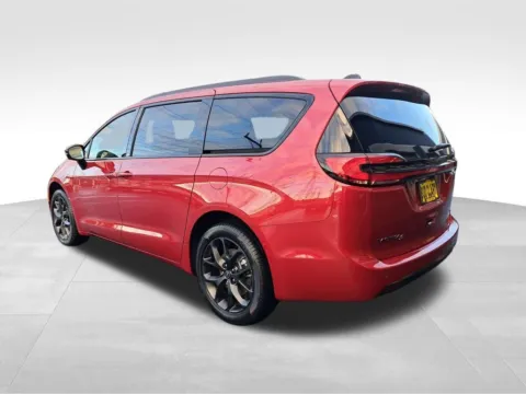 Another view of 2026 Chrysler Pacifica Select for sale in Auburn, WA at Bud Clary Auburn CDJR