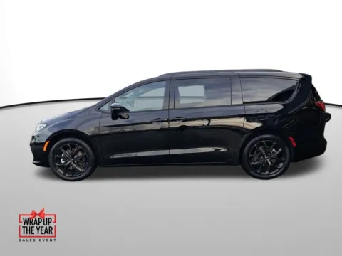 Photos of 2026 Chrysler Pacifica Select for sale in Auburn, WA at Auburn CDJR