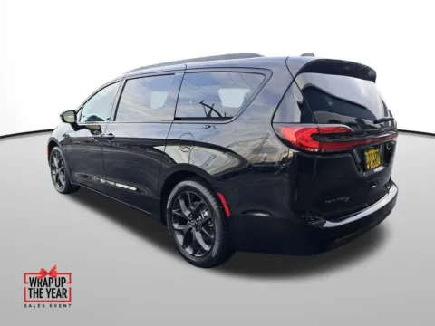 Another view of 2026 Chrysler Pacifica Select for sale in Auburn, WA at Auburn CDJR