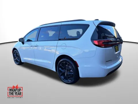 Another view of 2026 Chrysler Pacifica Select for sale in Auburn, WA at Auburn CDJR