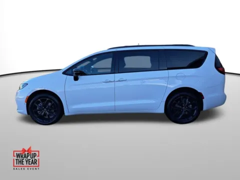 Photos of 2026 Chrysler Pacifica Select for sale in Auburn, WA at Auburn CDJR