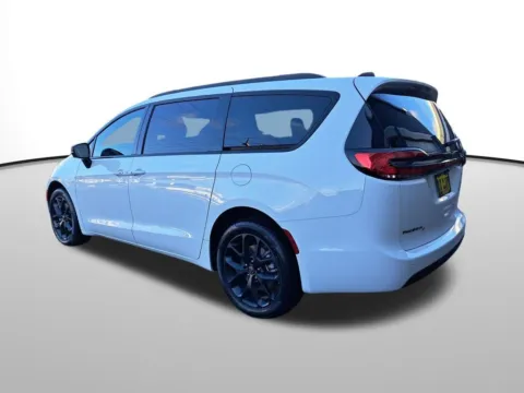 Another view of 2026 Chrysler Pacifica Select for sale in Auburn, WA at Auburn CDJR